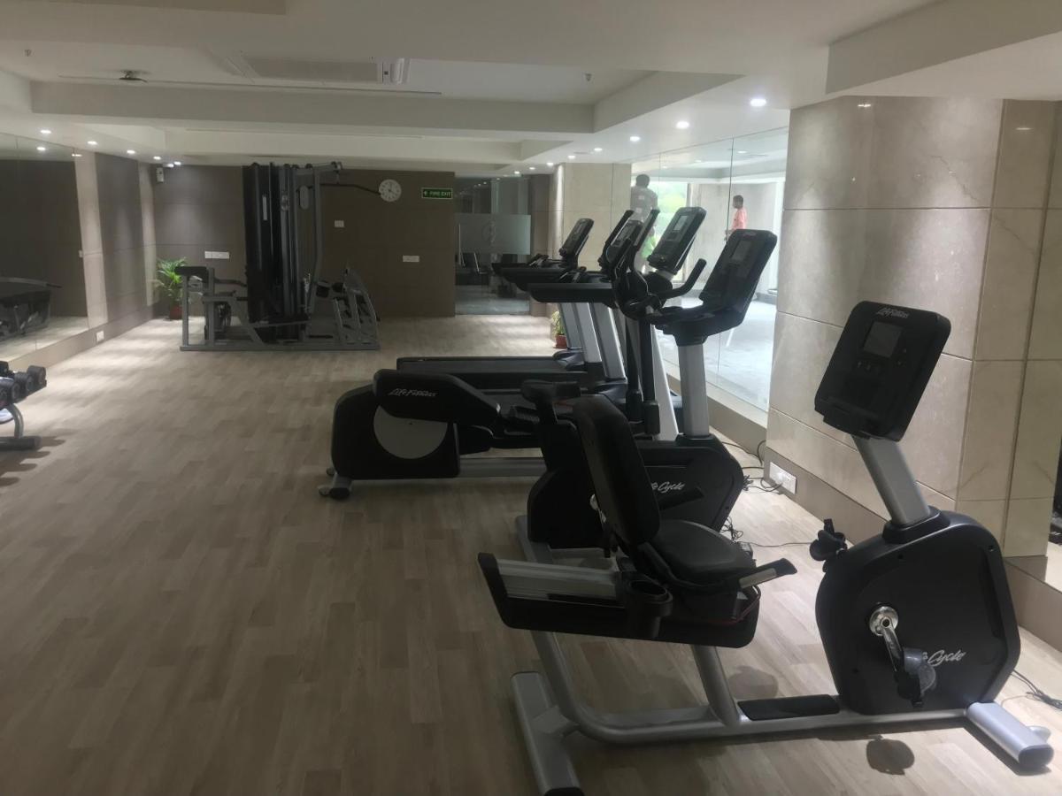 Ramada Plaza By Wyndham Lucknow Hotel Buitenkant foto