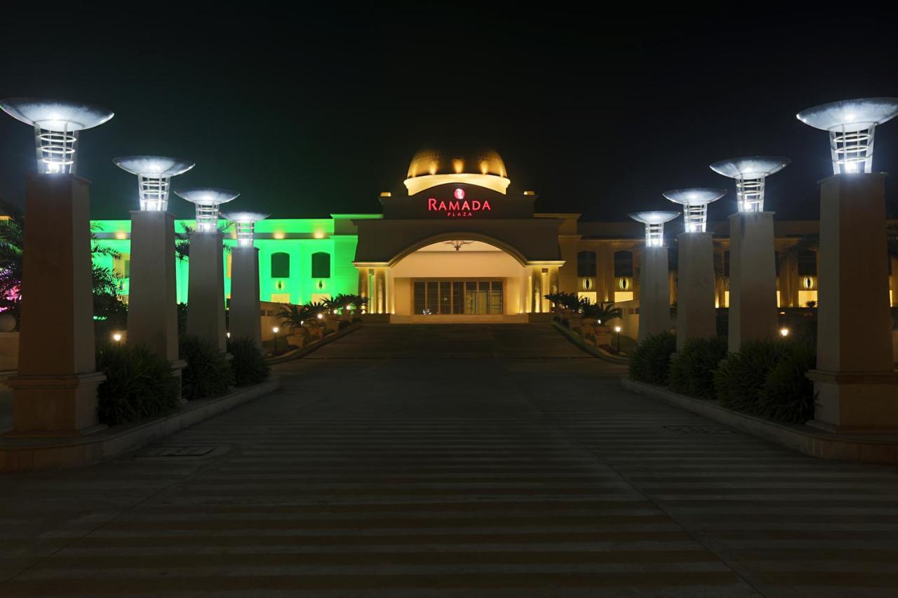 Ramada Plaza By Wyndham Lucknow Hotel Buitenkant foto