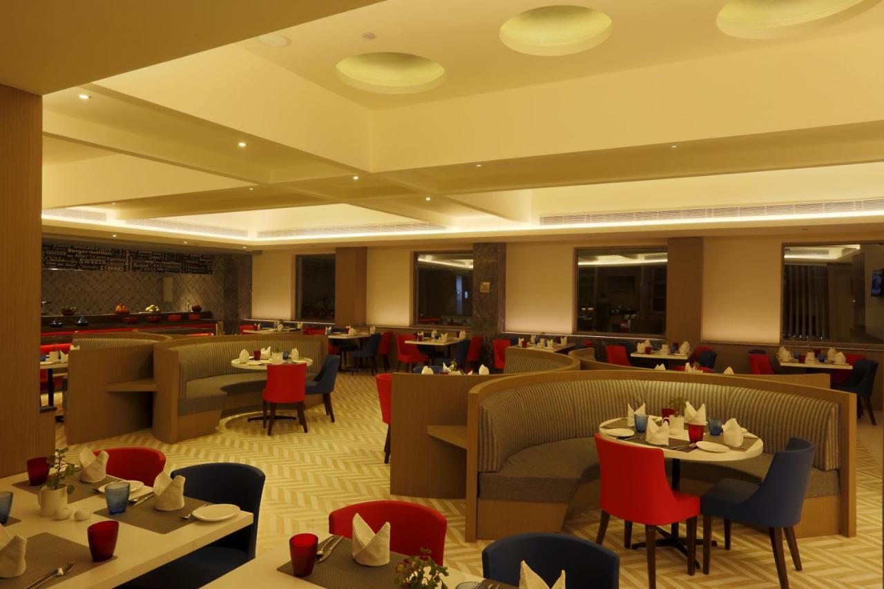 Ramada Plaza By Wyndham Lucknow Hotel Buitenkant foto