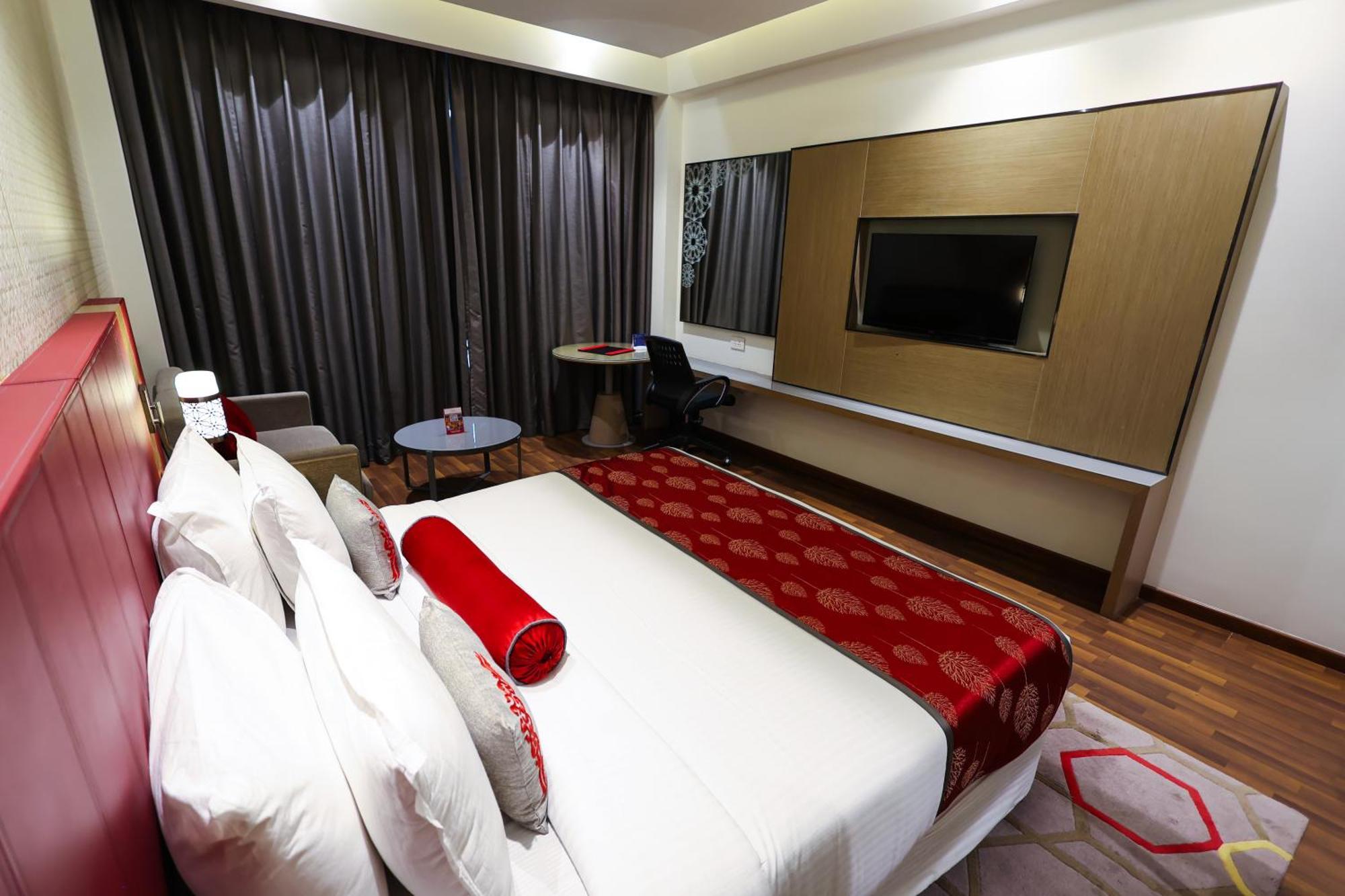 Ramada Plaza By Wyndham Lucknow Hotel Buitenkant foto