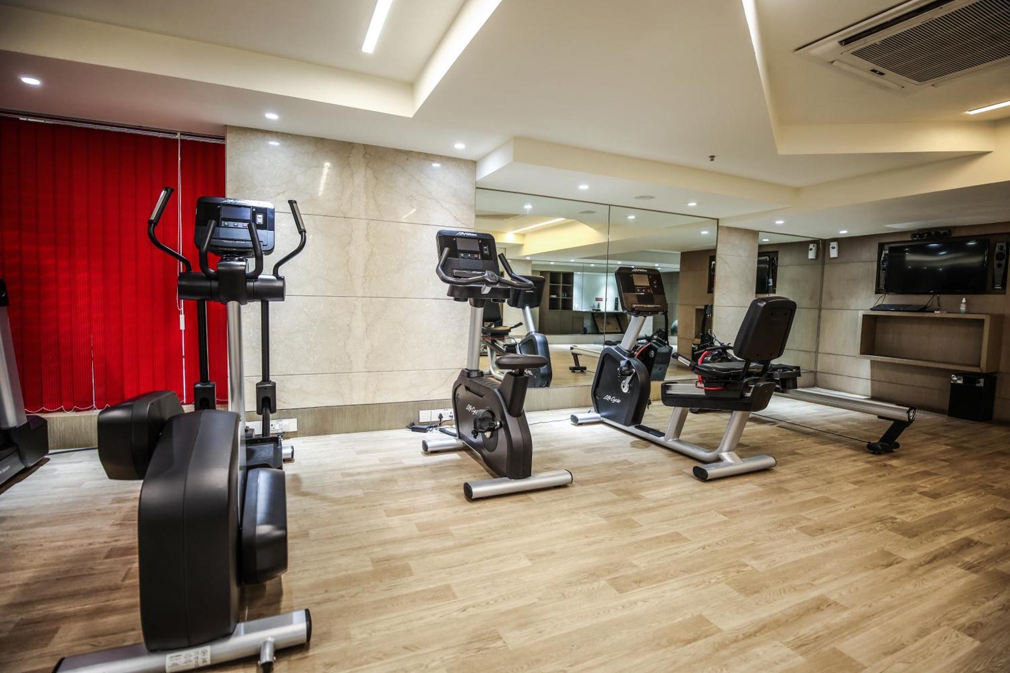 Ramada Plaza By Wyndham Lucknow Hotel Buitenkant foto