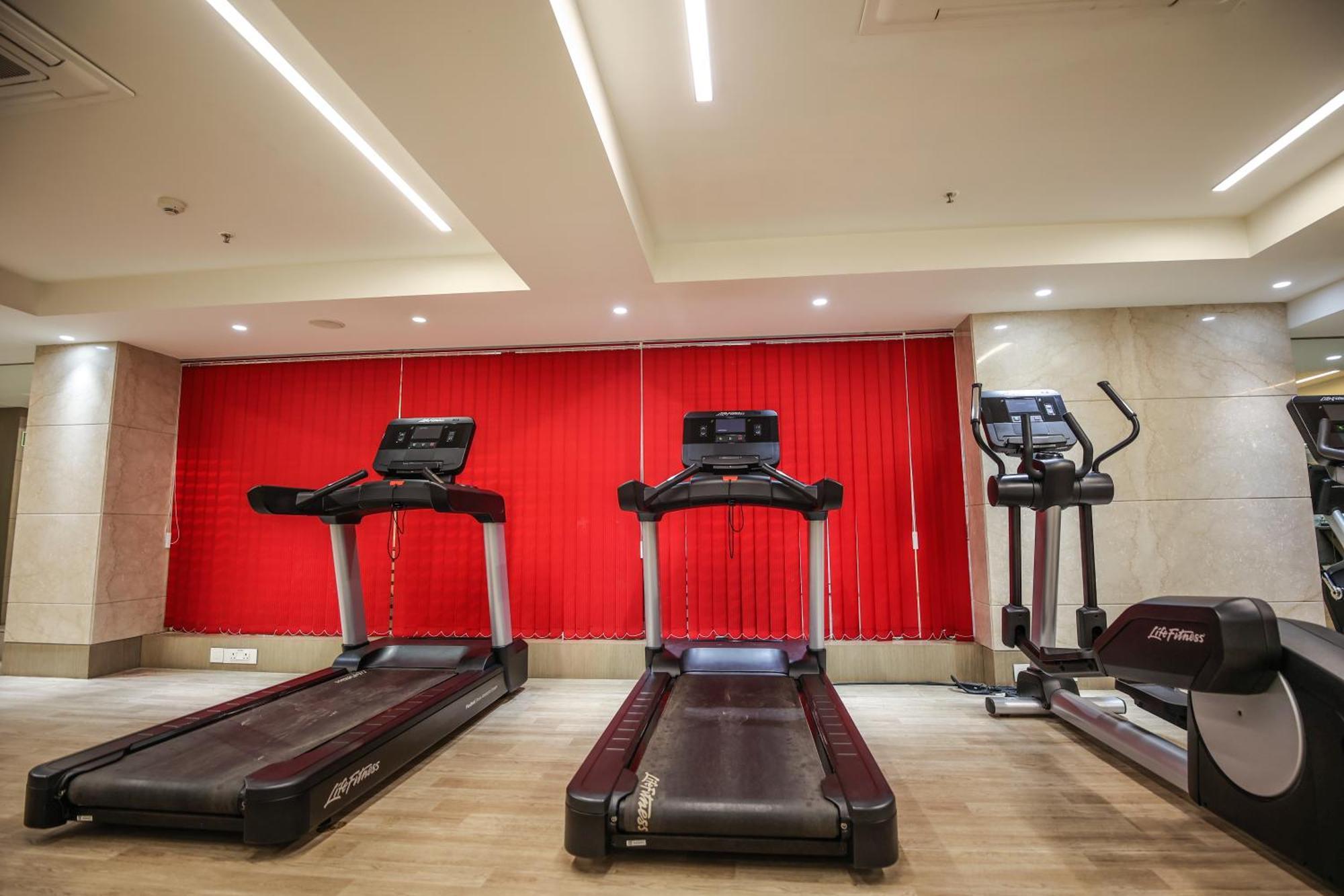 Ramada Plaza By Wyndham Lucknow Hotel Buitenkant foto
