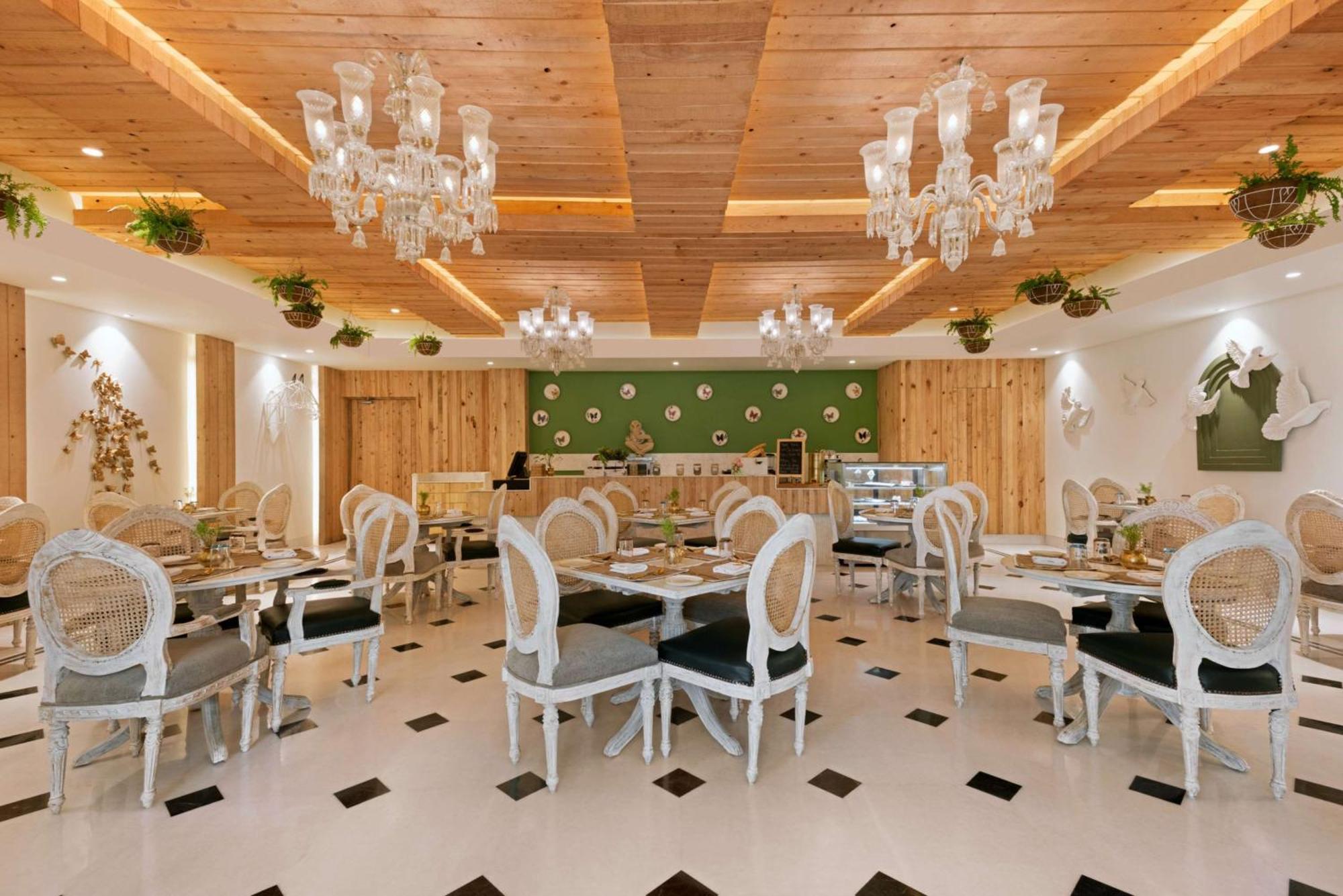 Ramada Plaza By Wyndham Lucknow Hotel Buitenkant foto