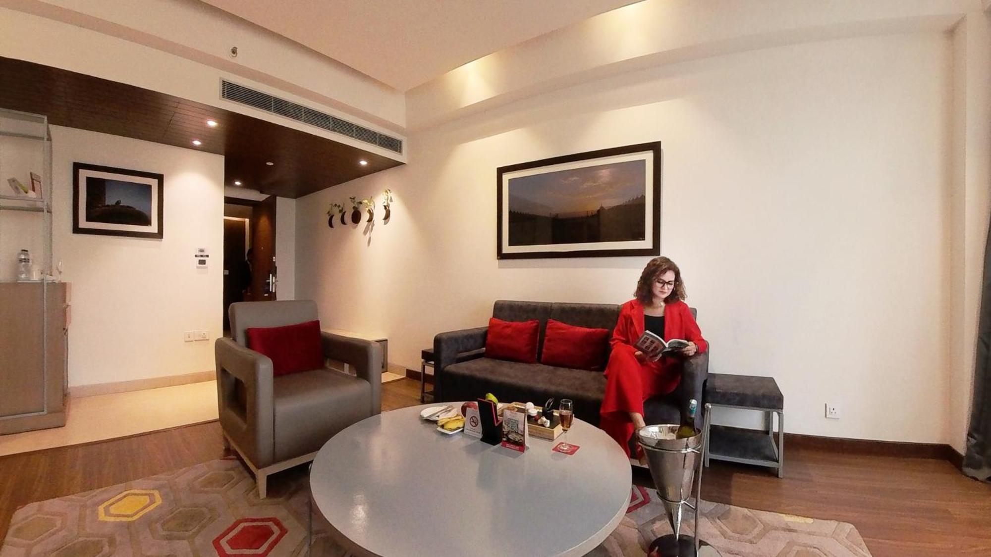 Ramada Plaza By Wyndham Lucknow Hotel Buitenkant foto