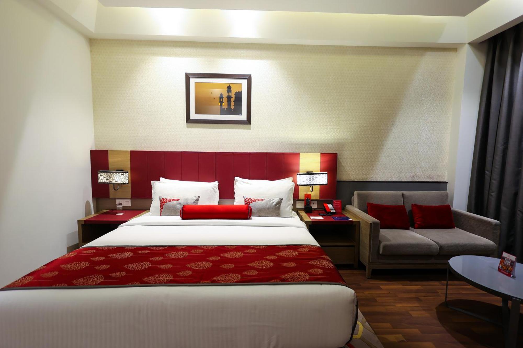 Ramada Plaza By Wyndham Lucknow Hotel Buitenkant foto