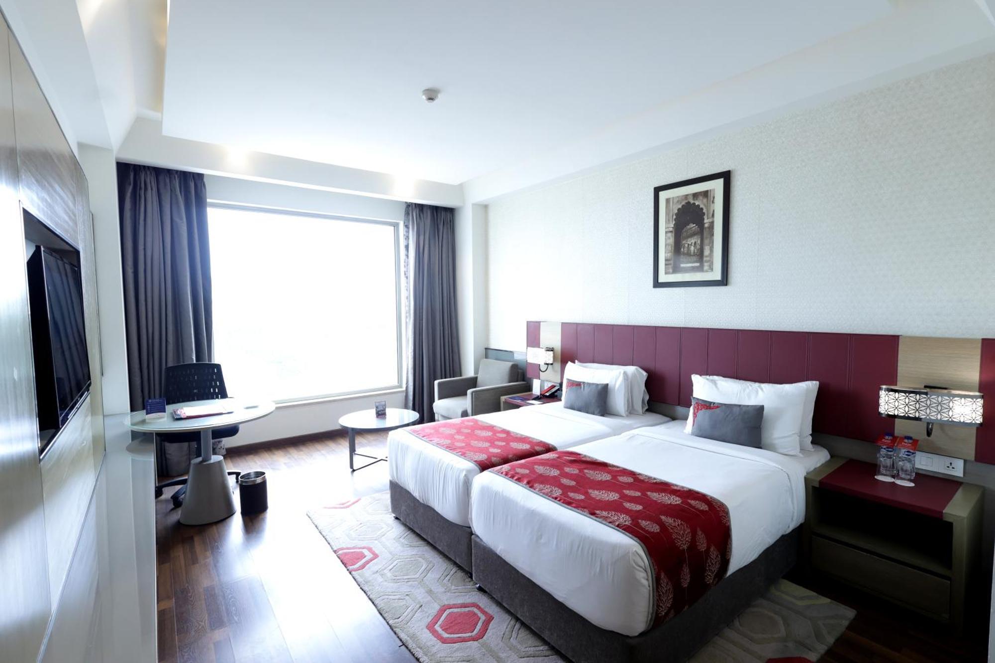 Ramada Plaza By Wyndham Lucknow Hotel Buitenkant foto