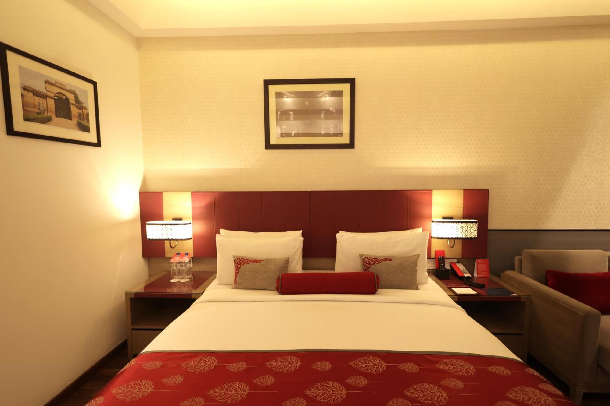 Ramada Plaza By Wyndham Lucknow Hotel Buitenkant foto