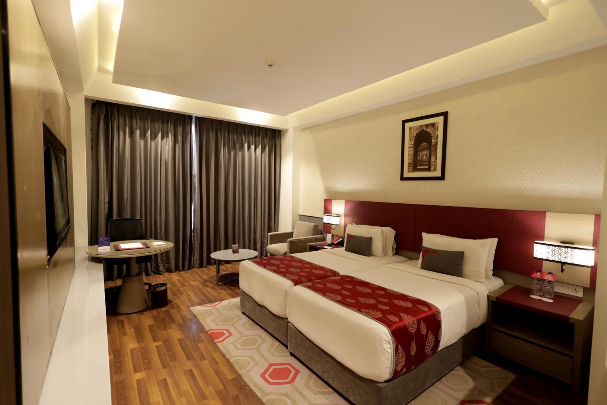 Ramada Plaza By Wyndham Lucknow Hotel Buitenkant foto