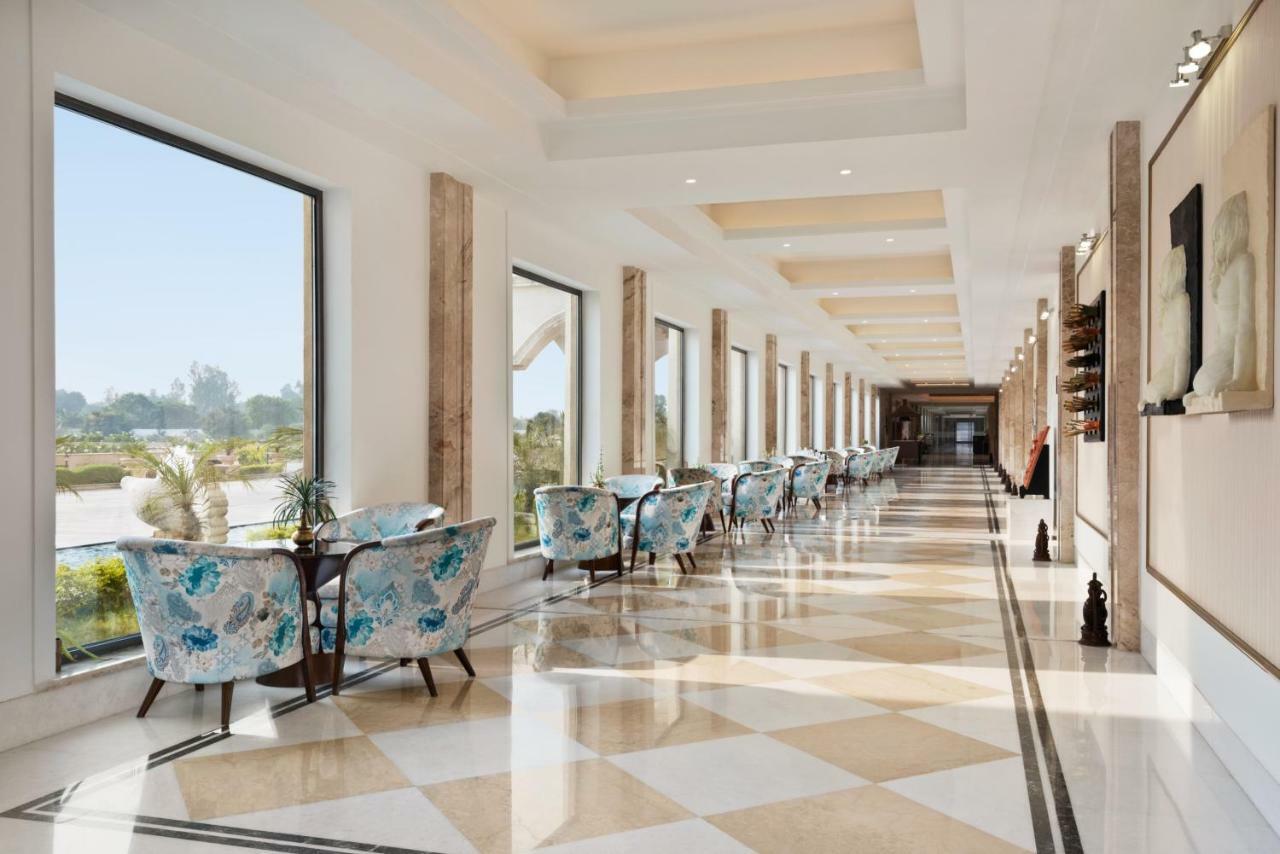 Ramada Plaza By Wyndham Lucknow Hotel Buitenkant foto