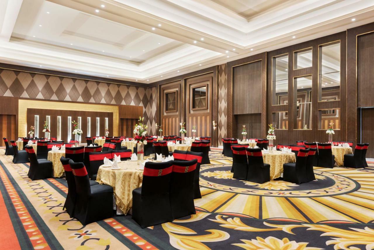 Ramada Plaza By Wyndham Lucknow Hotel Buitenkant foto
