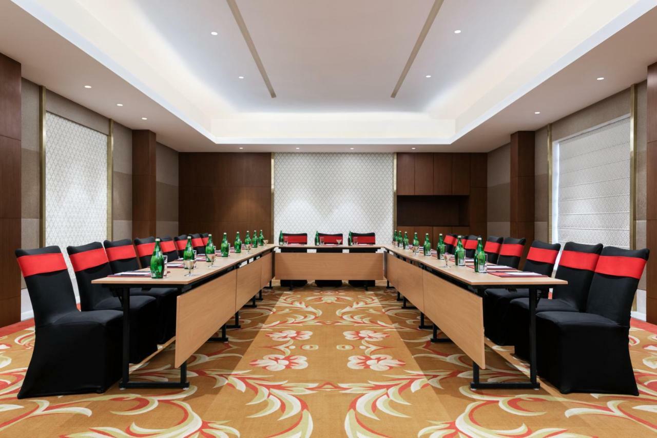 Ramada Plaza By Wyndham Lucknow Hotel Buitenkant foto